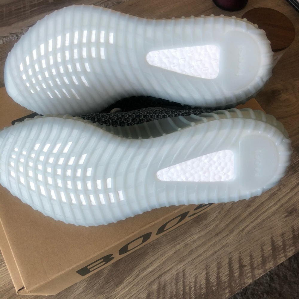 Adidas Yeezy Boost 350 V2 Ash Blue - Picture 6 of 9